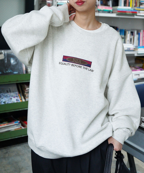 Chillfar(チルファー)の「裏起毛ヴィンテージロゴ刺繍スウェット(スウェット・レディース・レッド/ブラウン/グリーン/ホワイト/ネイビー系1/バーガンディー/グリーン系/オートミール/イエロー/ブラック系/イエロー系/グレー/ネイビー系/ブラック/ブラウン系/グレー系その他・FREE)」の2枚目の写真