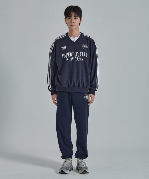 PAPERBOY(ペーパーボーイ)の「Vネックトラックスウェットシャツ-ネイビー(スウェット・レディース・その他・LARGE/MEDIUM)」の3枚目の写真