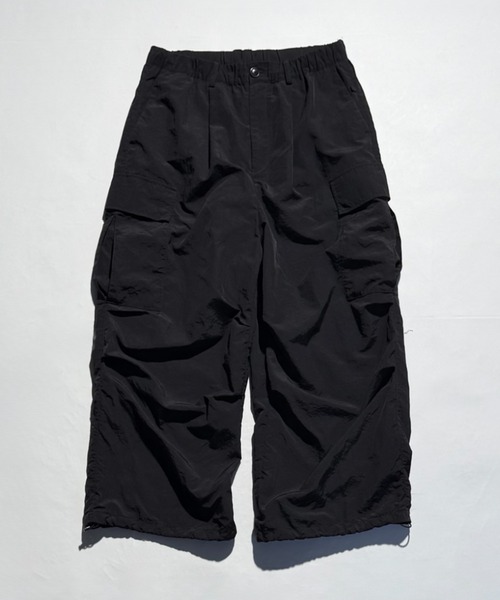 NOIZY(ノイジー)の「Maximum Cargo Pants / ルーズシルエット ワイド カーゴパンツ(カーゴパンツ・メンズ・ホワイト/ブラック・LARGE/MEDIUM)」の1枚目の写真