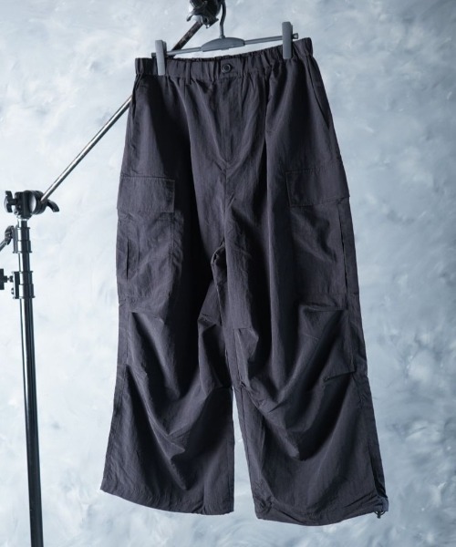 NOIZY(ノイジー)の「Maximum Cargo Pants / ルーズシルエット ワイド カーゴパンツ(カーゴパンツ・メンズ・ホワイト/ブラック・LARGE/MEDIUM)」の20枚目の写真