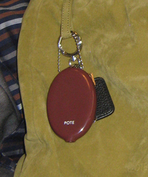 POTE（ポテ）の「0005コインポーチキーリング_レッドビン（キーケース/キーアクセサリー）」