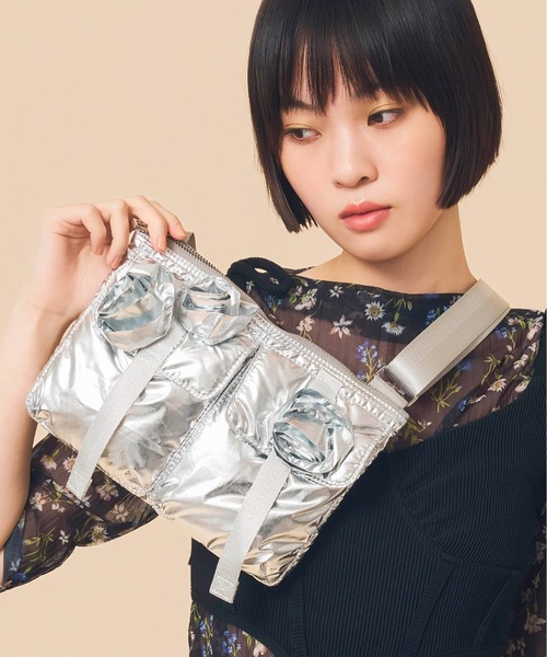 Casselini(キャセリーニ)の「Casselini(キャセリーニ)バラモチーフミニショルダー(ショルダーバッグ・レディース・レッド/ブラック/カーキ/シルバー/ブラック系その他/ホワイト・FREE)」の7枚目の写真