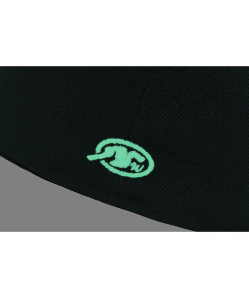 A BATHING APE（アベイシングエイプ）の「GLOW IN THE DARK COLLEGE NEW ERA 59FIFTY CAP（キャップ・メンズ・グリーン/ネイビー・XX-LARGE/SMALL/MEDIUM/LARGE/X-LARGE）」の13枚目の写真