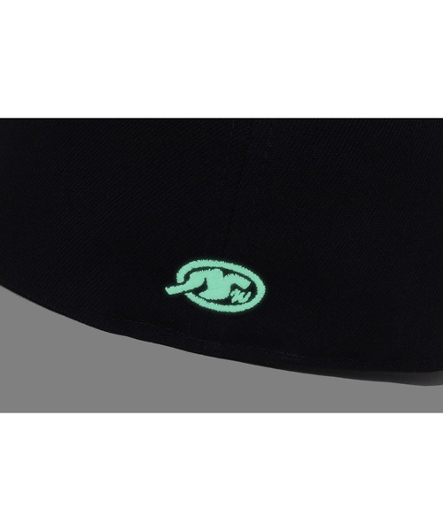 A BATHING APE（アベイシングエイプ）の「GLOW IN THE DARK COLLEGE NEW ERA 59FIFTY CAP（キャップ・メンズ・グリーン/ネイビー・XX-LARGE/SMALL/MEDIUM/LARGE/X-LARGE）」の14枚目の写真