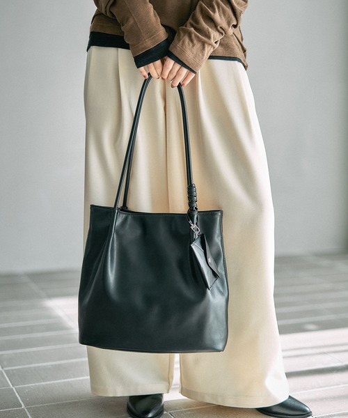 LEPSIM（レプシィム）の「カードケース＊タックトート　612941（トートバッグ・レディース・ブラック/ブラウン・ONE SIZE）」の3枚目の写真