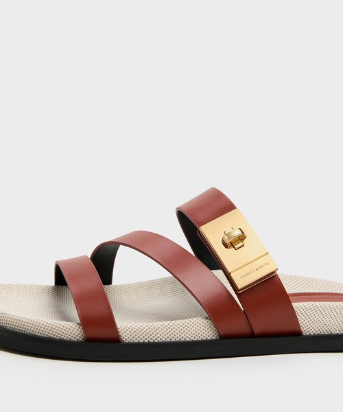 CHARLES & KEITH(チャールズ & キース)の「Aelin エイリン キャンバスメタリックバックル ストラッピーサンダル(サンダル・レディース・マルチ・23.5cm/23cm/22.5cm/25.5cm/25cm/24.5cm)」の9枚目の写真