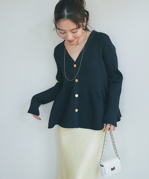 La boutique BonBon（ラブティックボンボン）の「【お上品きらきら】ラメペプラム前後２WAYカーディガン（カーディガン/ボレロ・レディース・ピンク/ネイビー/ライトグレー/ホワイト・FREE）」の3枚目の写真