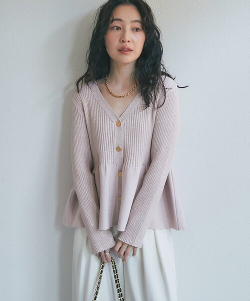 La boutique BonBon（ラブティックボンボン）の「【お上品きらきら】ラメペプラム前後２WAYカーディガン（カーディガン/ボレロ・レディース・ピンク/ネイビー/ライトグレー/ホワイト・FREE）」の4枚目の写真