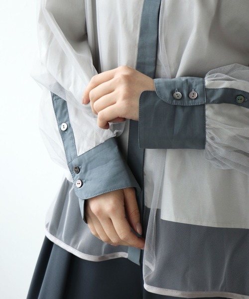 Jines(ジネス)の「チュールレイヤード配色シャツ(シャツ/ブラウス・レディース・グレー/カーキ/アイボリー・38)」の22枚目の写真