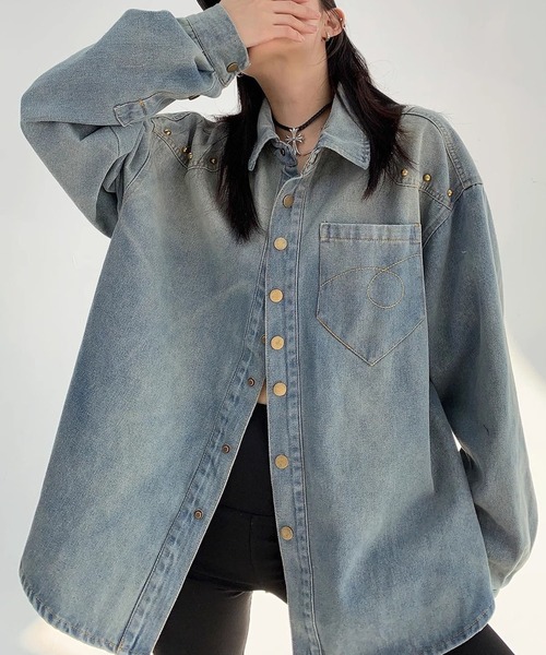meJane（ミージェーン）の「スタッズディテール ウォッシュデニムシャツ（シャツ/ブラウス・レディース・ブルー・L/M）」の4枚目の写真
