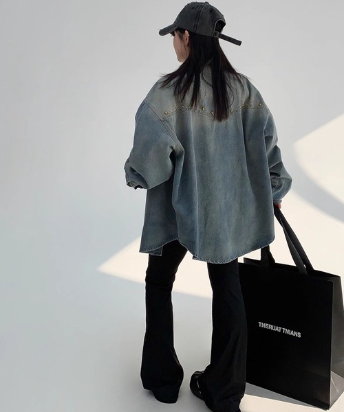 meJane（ミージェーン）の「スタッズディテール ウォッシュデニムシャツ（シャツ/ブラウス・レディース・ブルー・L/M）」の11枚目の写真