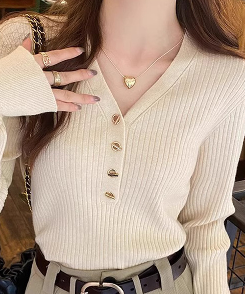 DAY CLOSET(デイ クローゼット)の「【上品なマンテルボタンでキチンと魅せ】長袖 Vネック リブニット プルオーバー レディース(カーディガン/ボレロ・レディース・ブラック/グレイッシュベージュ/ホワイト/ベージュ系その他/オリーブ・FREE)」の22枚目の写真