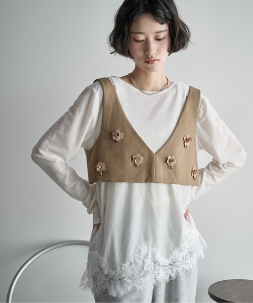 THE YOn（ザヨン）の「フラワーモチーフビジューデザインビスチェ（その他トップス・レディース・チャコールグレー/ブラウン・FREE）」の2枚目の写真