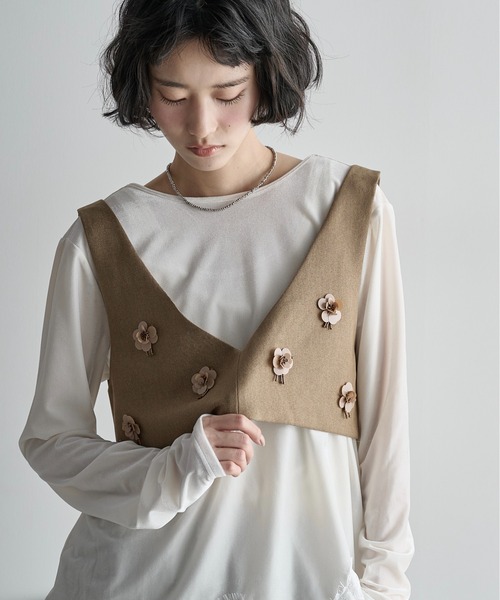 THE YOn（ザヨン）の「フラワーモチーフビジューデザインビスチェ（その他トップス・レディース・チャコールグレー/ブラウン・FREE）」の12枚目の写真