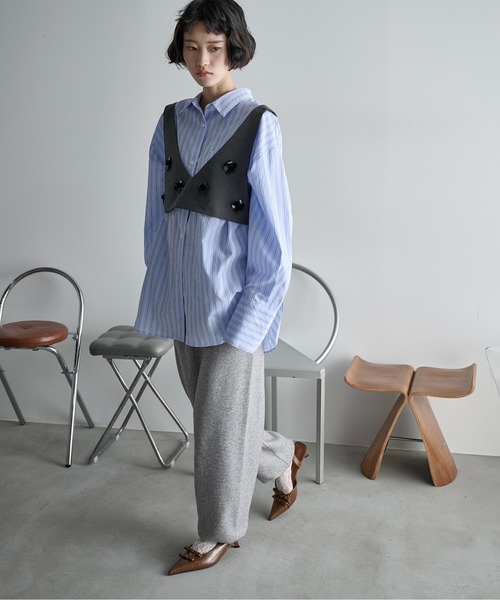 THE YOn（ザヨン）の「フラワーモチーフビジューデザインビスチェ（その他トップス・レディース・チャコールグレー/ブラウン・FREE）」の10枚目の写真