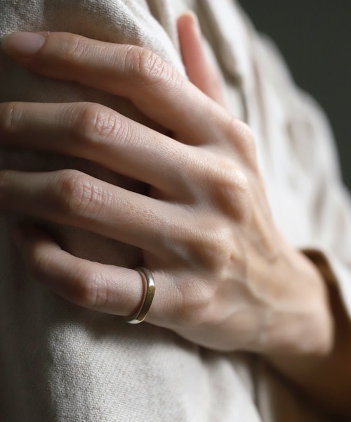 TEN.（テン）の「SILVER925 18KGP プレイナーリング（リング・レディース・シルバー×ゴールド・#3/#1/#7）」の4枚目の写真