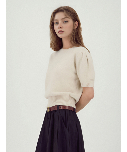 ACUD(アクド)の「Balloon Shoulder Half Knit Beige(ニット/セーター・レディース・ベージュ・FREE)」の2枚目の写真