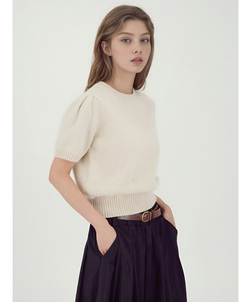 ACUD(アクド)の「Balloon Shoulder Half Knit Beige(ニット/セーター・レディース・ベージュ・FREE)」の3枚目の写真