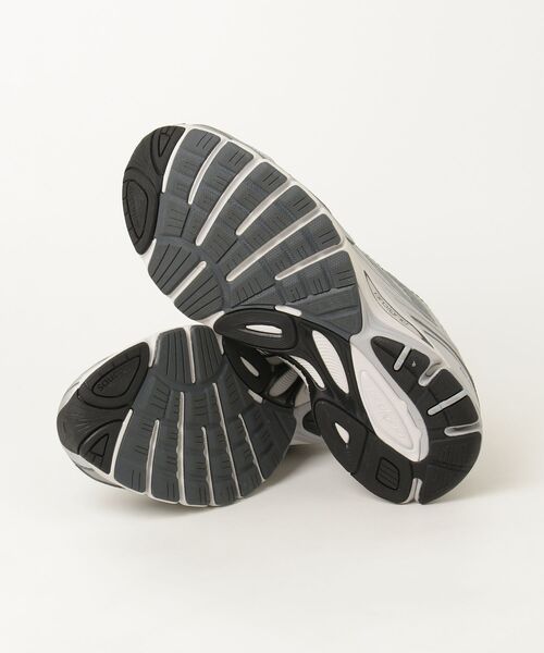 Saucony（サッカニー）の「サッカニー 【SAUCONY】- スニーカー【PROGRID OMNI９TMY WHITE/SILVER S70832-6】（スニーカー・メンズ・ホワイト×シルバー・29.0cm）」の3枚目の写真