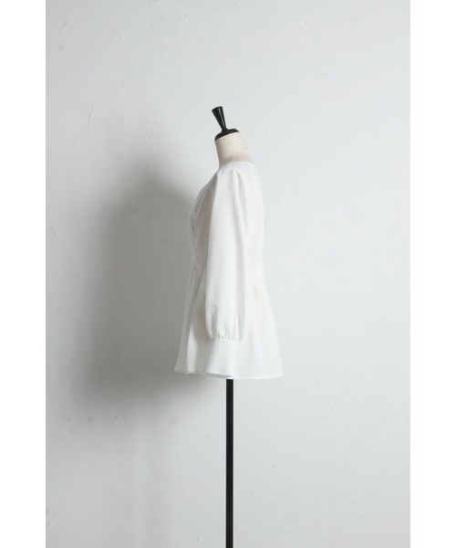 ARVELLIA(アルベリア)の「FLARE HEM PLEATED SHIRT(シャツ/ブラウス・レディース・ブラック/ホワイト・M)」の14枚目の写真