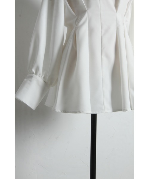 ARVELLIA(アルベリア)の「FLARE HEM PLEATED SHIRT(シャツ/ブラウス・レディース・ブラック/ホワイト・M)」の19枚目の写真