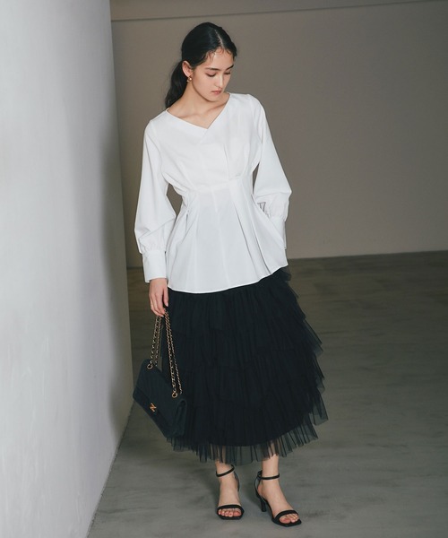 ARVELLIA(アルベリア)の「FLARE HEM PLEATED SHIRT(シャツ/ブラウス・レディース・ブラック/ホワイト・M)」の3枚目の写真