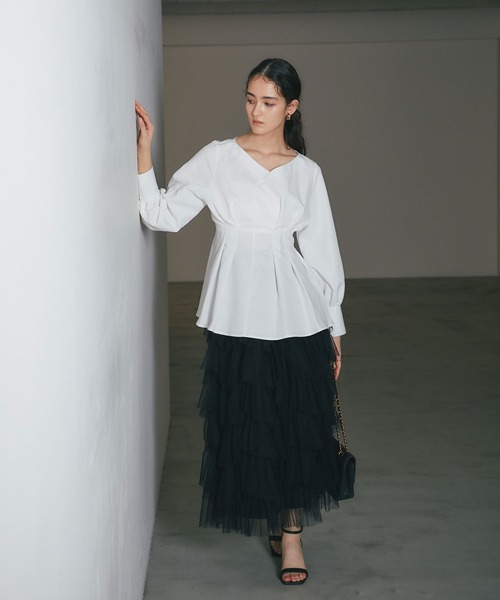 ARVELLIA(アルベリア)の「FLARE HEM PLEATED SHIRT(シャツ/ブラウス・レディース・ブラック/ホワイト・M)」の5枚目の写真