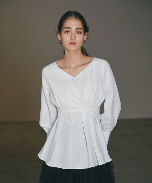 ARVELLIA(アルベリア)の「FLARE HEM PLEATED SHIRT(シャツ/ブラウス・レディース・ブラック/ホワイト・M)」の8枚目の写真