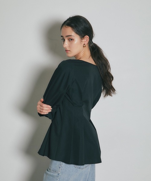 ARVELLIA(アルベリア)の「FLARE HEM PLEATED SHIRT(シャツ/ブラウス・レディース・ブラック/ホワイト・M)」の10枚目の写真