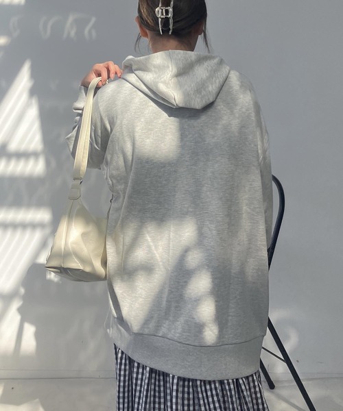 AS KNOW AS plus(アズノゥアズプラス)の「○ビッグシルエット ダブルポケットロング丈パーカー【UNISEX ITEM】(パーカー・レディース・アイボリー系/ブラック/ブラック系/オートミール・FREE)」の22枚目の写真