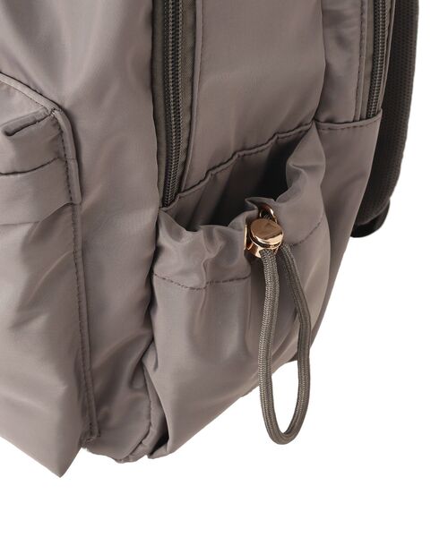 Green Parks(グリーンパークス)の「【10ポケBag】収納アドバイザー監修2層リュック(バックパック/リュック・レディース・ベージュ/ブラック/グレー/ブルー・FREE)」の9枚目の写真