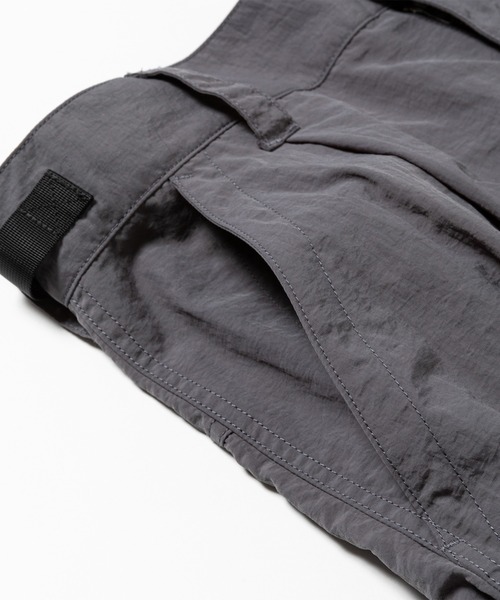 meanswhile（ミーンズワイル）の「Nylon Luggage Cargo Shorts（カーゴパンツ・メンズ・ブラック/グレー・1(S)/2(M)）」の13枚目の写真