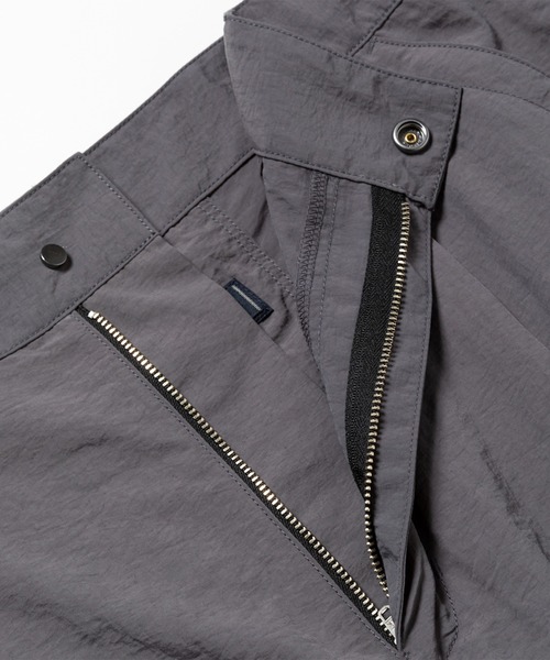 meanswhile（ミーンズワイル）の「Nylon Luggage Cargo Shorts（カーゴパンツ・メンズ・ブラック/グレー・1(S)/2(M)）」の14枚目の写真