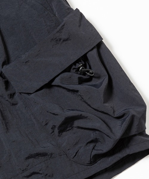 meanswhile（ミーンズワイル）の「Nylon Luggage Cargo Shorts（カーゴパンツ・メンズ・ブラック/グレー・1(S)/2(M)）」の5枚目の写真