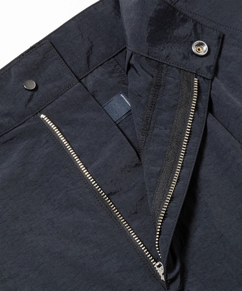 meanswhile（ミーンズワイル）の「Nylon Luggage Cargo Shorts（カーゴパンツ・メンズ・ブラック/グレー・1(S)/2(M)）」の7枚目の写真