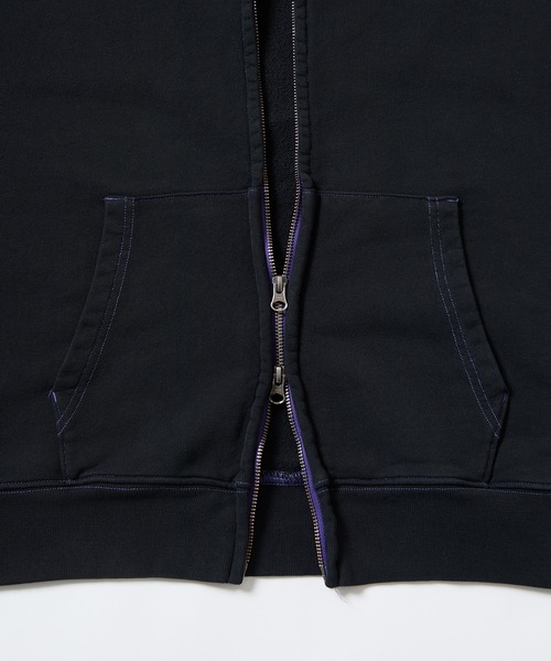 WIND AND SEA（ウィンダンシー）の「【ZOZO限定】SULFUR DYEING LOGO ZIP SWEATSHIRT（パーカー・メンズ・ブラック×ブルー/ブラック×パープル/ブラック×ベージュ/ブラック×レッド・SMALL/X-LARGE/LARGE/MEDIUM）」の20枚目の写真