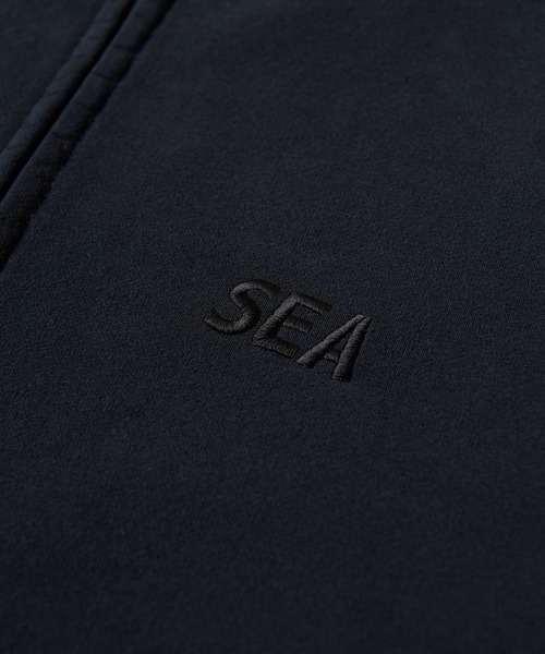 WIND AND SEA（ウィンダンシー）の「【ZOZO限定】SULFUR DYEING LOGO ZIP SWEATSHIRT（パーカー・メンズ・ブラック×ブルー/ブラック×パープル/ブラック×ベージュ/ブラック×レッド・SMALL/X-LARGE/LARGE/MEDIUM）」の21枚目の写真
