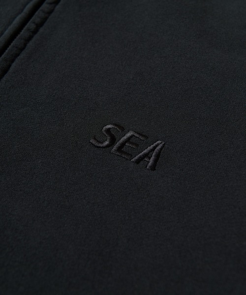 WIND AND SEA（ウィンダンシー）の「【ZOZO限定】SULFUR DYEING LOGO ZIP SWEATSHIRT（パーカー・メンズ・ブラック×ブルー/ブラック×パープル/ブラック×ベージュ/ブラック×レッド・SMALL/X-LARGE/LARGE/MEDIUM）」の17枚目の写真