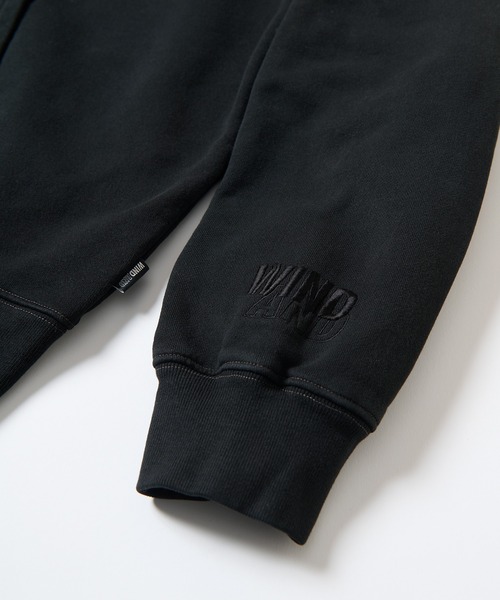 WIND AND SEA（ウィンダンシー）の「【ZOZO限定】SULFUR DYEING LOGO ZIP SWEATSHIRT（パーカー・メンズ・ブラック×ブルー/ブラック×パープル/ブラック×ベージュ/ブラック×レッド・SMALL/X-LARGE/LARGE/MEDIUM）」の6枚目の写真