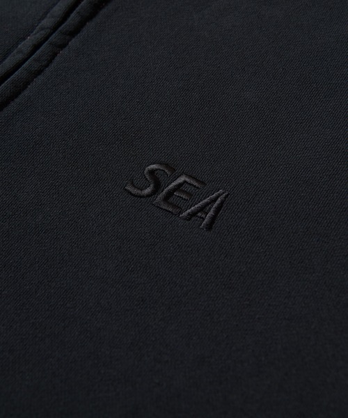 WIND AND SEA（ウィンダンシー）の「【ZOZO限定】SULFUR DYEING LOGO ZIP SWEATSHIRT（パーカー・メンズ・ブラック×ブルー/ブラック×パープル/ブラック×ベージュ/ブラック×レッド・SMALL/X-LARGE/LARGE/MEDIUM）」の9枚目の写真