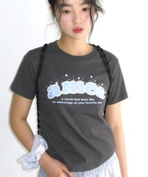 A'GEM/9 × .kom 『AMESWORLDWIDE/アメスワールドワイド』SHINING AMES ROUND HEM CROP TEE/シャイニングロゴラウンドヘムクロップ Tシャツ