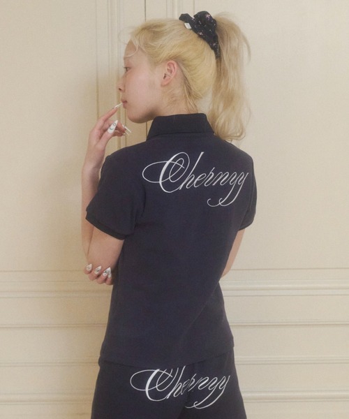 chernyy（チェルニー）の「chernyy polo shirt / バック刺繍ロゴポロシャツ（ポロシャツ・レディース・アイボリー/ネイビー・LARGE/MEDIUM/SMALL）」の2枚目の写真