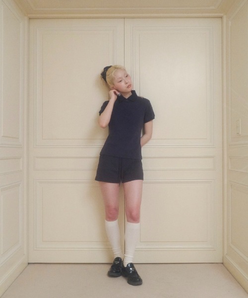 chernyy（チェルニー）の「chernyy polo shirt / バック刺繍ロゴポロシャツ（ポロシャツ・レディース・アイボリー/ネイビー・LARGE/MEDIUM/SMALL）」の16枚目の写真