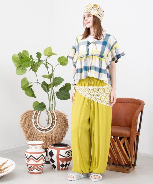 チャイハネ（チャイハネ）の「【チャイハネ】フラミナ手編みヘアバンド（ヘアバンド・レディース・ピンク/ホワイト・FREE）」の4枚目の写真