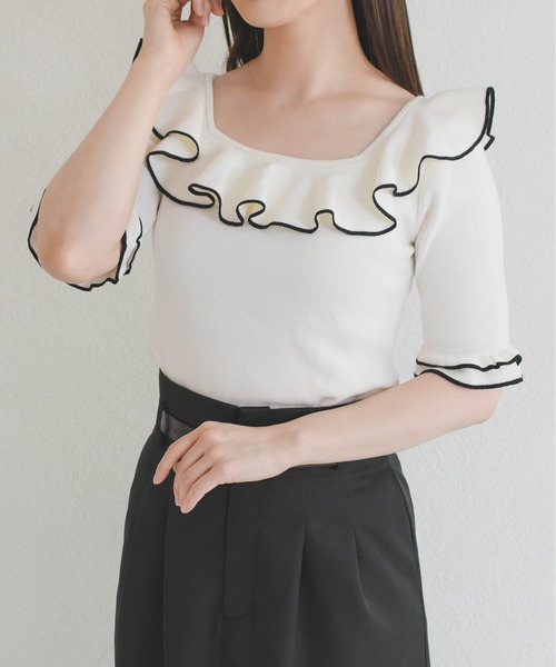 31 Sons de mode（トランテアン　ソン　ドゥ　モード）の「2026春夏新作 フリル配色ニット（ニット/セーター・レディース・ブラック/オフホワイト/レッド・ﾌﾘ-）」の2枚目の写真