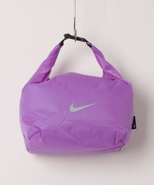 NIKE(ナイキ)の「《NIKEアパレル》SS26ウォータープルーフバッグ(ハンドバッグ・キッズ・ブルー/ブラック/レッド/ミント/パープル・フリー)」の5枚目の写真