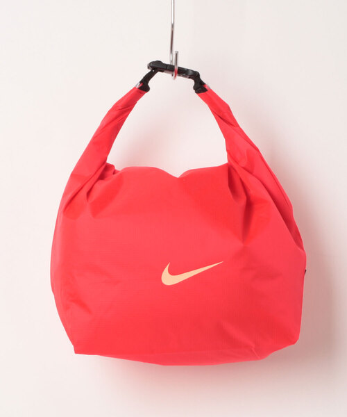 NIKE(ナイキ)の「《NIKEアパレル》SS26ウォータープルーフバッグ(ハンドバッグ・キッズ・ブルー/ブラック/レッド/ミント/パープル・フリー)」の1枚目の写真