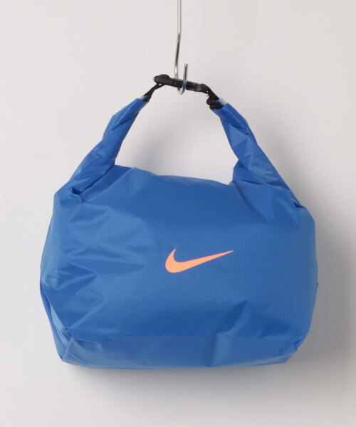 NIKE(ナイキ)の「《NIKEアパレル》SS26ウォータープルーフバッグ(ハンドバッグ・キッズ・ブルー/ブラック/レッド/ミント/パープル・フリー)」の4枚目の写真