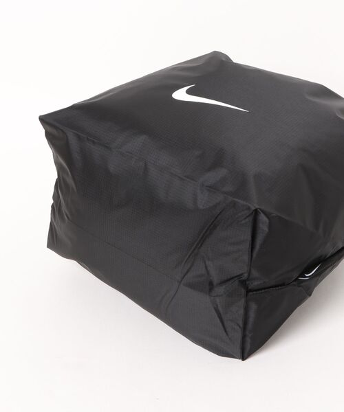 NIKE(ナイキ)の「《NIKEアパレル》SS26ウォータープルーフバッグ(ハンドバッグ・キッズ・ブルー/ブラック/レッド/ミント/パープル・フリー)」の7枚目の写真