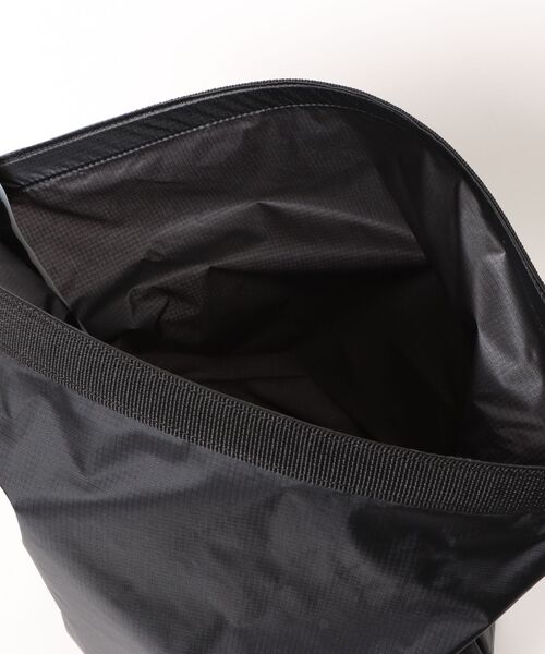 NIKE(ナイキ)の「《NIKEアパレル》SS26ウォータープルーフバッグ(ハンドバッグ・キッズ・ブルー/ブラック/レッド/ミント/パープル・フリー)」の8枚目の写真
